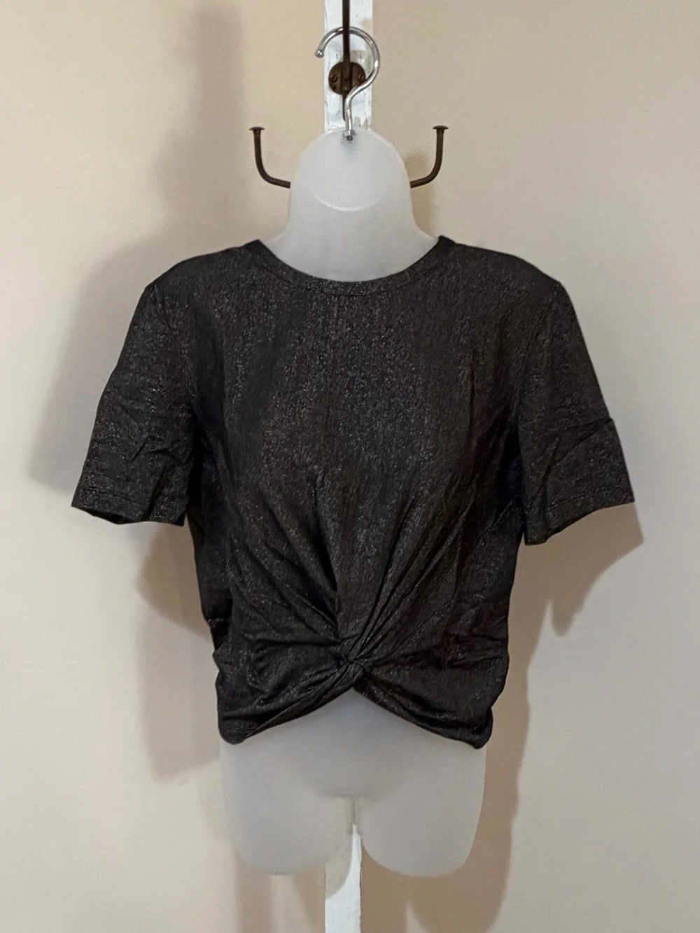 NWOT LULULEMON CRESCENT TEE TWIST FRONT WAIST LENGTH BLACK SHIMMER SPARK SIZE 4